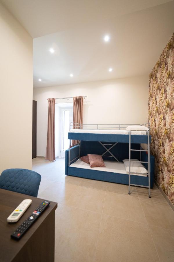 Numisia Guest House Терачина Екстериор снимка