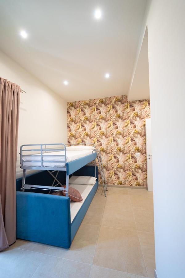 Numisia Guest House Терачина Екстериор снимка